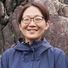 新名　阿津子